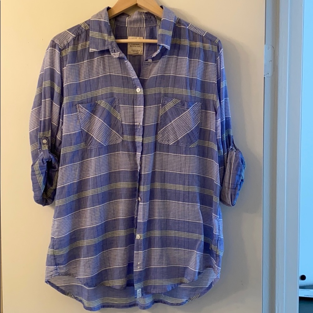 2 AMERICAN EAGLE LIGHT WEIGHT BUTTON DOWN